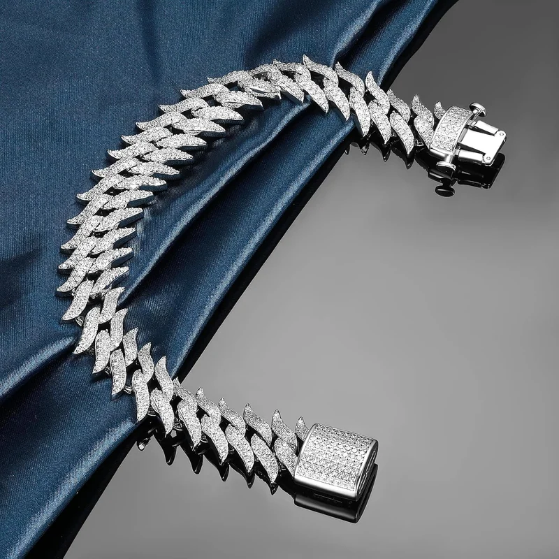 Cuban Link Chain Bracelet by Gemsme